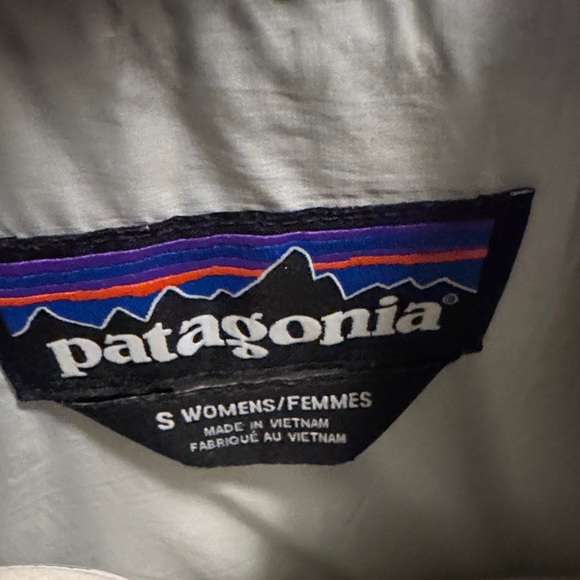 Patagonia Women's Gray Light Weight Quilted Puffer Jacket - Picture 6 of 10